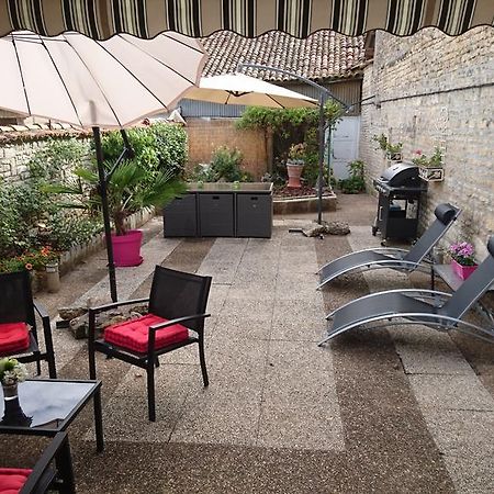 Maison Le Trefle Chef-Boutonne Kültér fotó