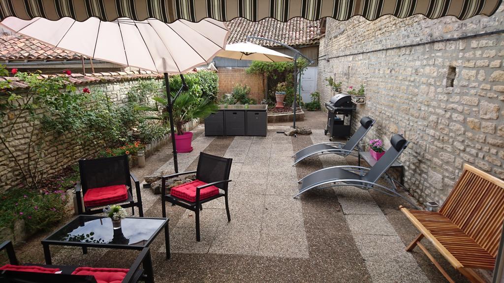 Maison Le Trefle Chef-Boutonne Kültér fotó